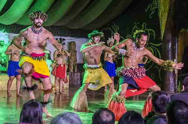 242 - Chile - isla de Rapa Nui o Pascua - danzas tradicionales